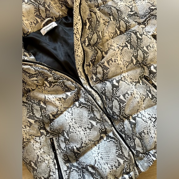 ASOS Glamorous Faux Leather Snake Print Puffer Jacket S LIKE NEW - Picture 10 of 12